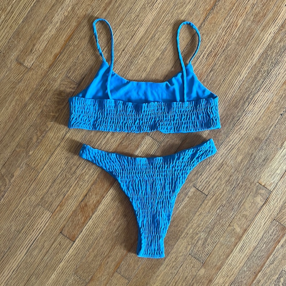 Bikini - Picture 2 of 2